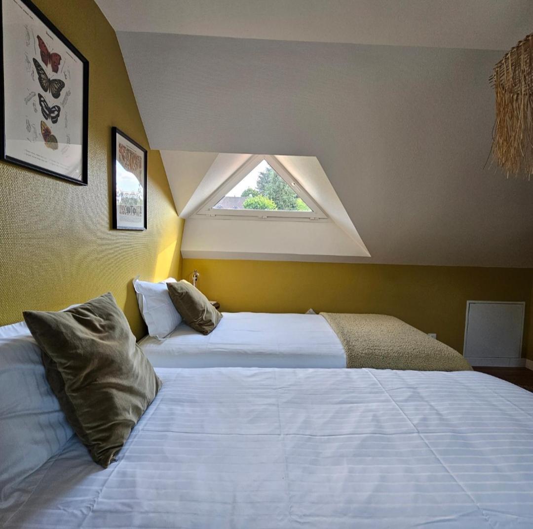 Domaine Des Pousses, Chambres D'Hotes Au Coeur D'Un Village De Campagne Droue-sur-Drouette Room photo